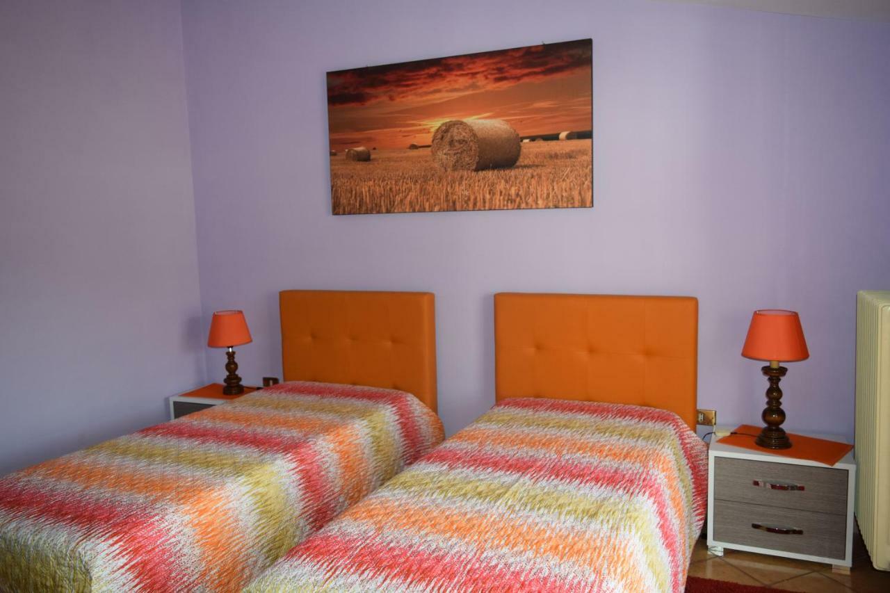 Amici Di Hackert Bed & Breakfast Caserta Luaran gambar