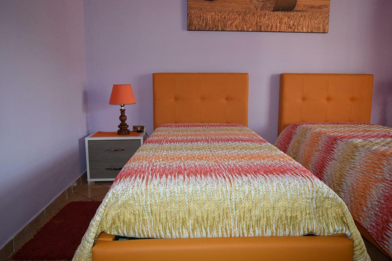 Amici Di Hackert Bed & Breakfast Caserta Luaran gambar