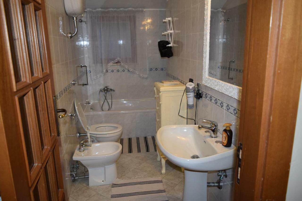 Amici Di Hackert Bed & Breakfast Caserta Luaran gambar